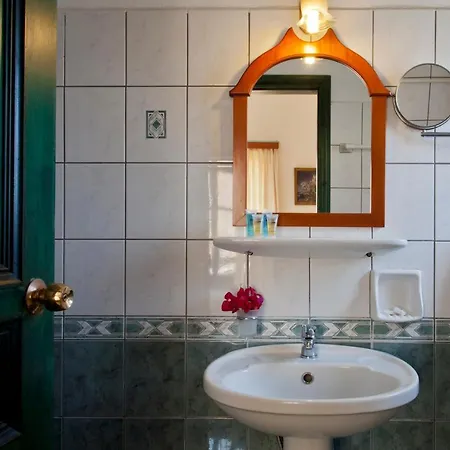 فندق Apollon 2*
