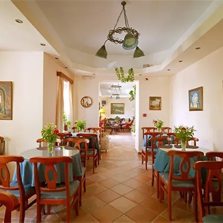 Apollon فندق