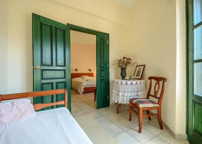 阿波罗酒店 2* Naxos City