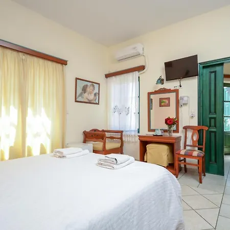 阿波罗酒店 2* Naxos City