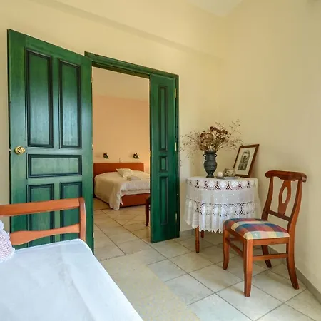阿波罗酒店 2* Naxos City